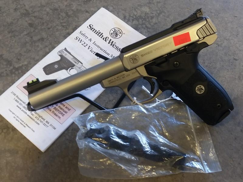 Pre-owned Smith & Wesson Sw22 "victory"